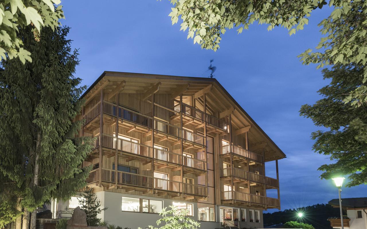 Hotel Madonna 卡斯特尔罗托 外观 照片